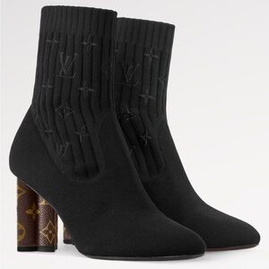 Louis Vuitton Silhouette Ankle Boot 
1A8552